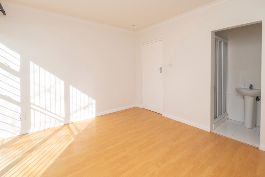 5 Bedroom Property for Sale in Gardens Western Cape
